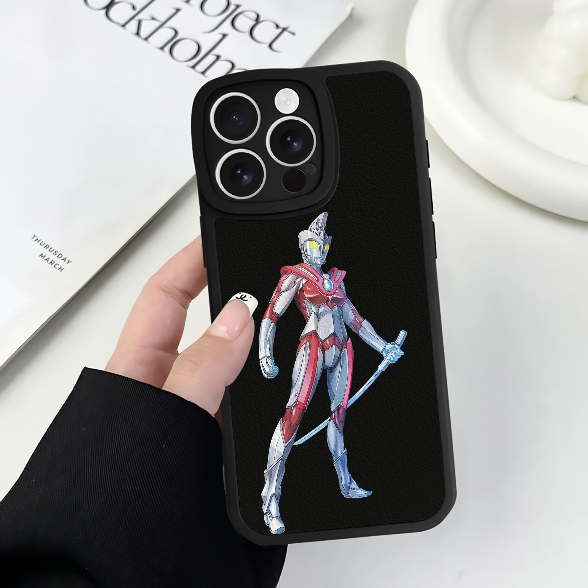 （画像用） ウルトラマン Ultraman 【iPhone 16シリーズ対応】シリコンスマホケース（レザー調） 材質：シリコン